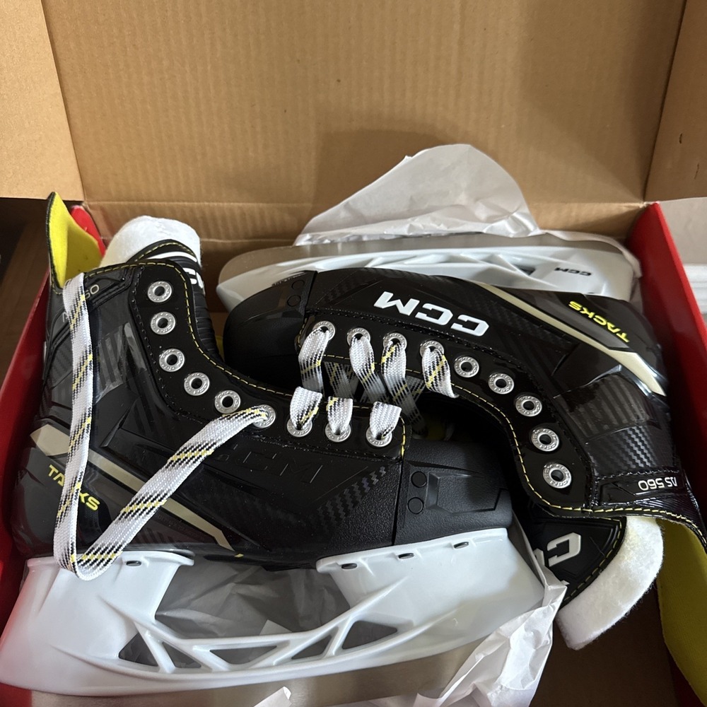 CCM Tacks AS-560 IN Intermediate Hockey Ice Skates Black Size 4
